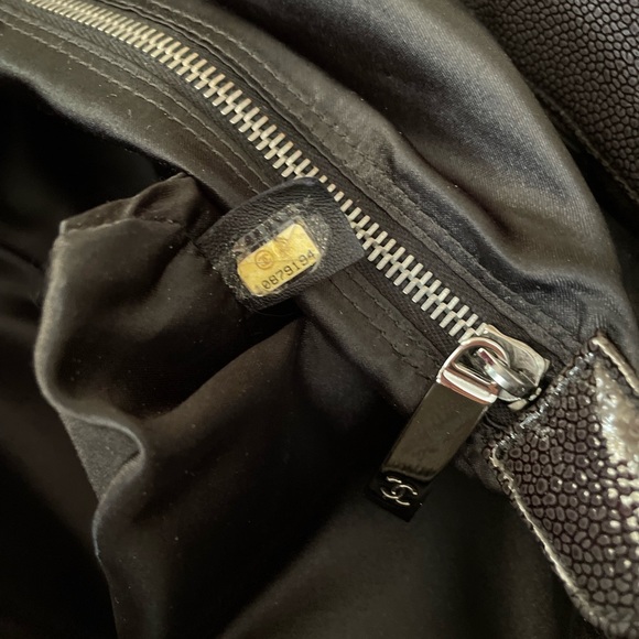 ‼️SOLD‼️CHANEL 2.55 reissue glazed caviar quilted diamond shine tote - Picture 8 of 16